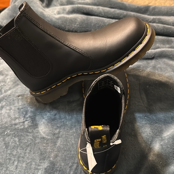 Dr Martens 2976 Chelsea Boot Women’s - Picture 4 of 6